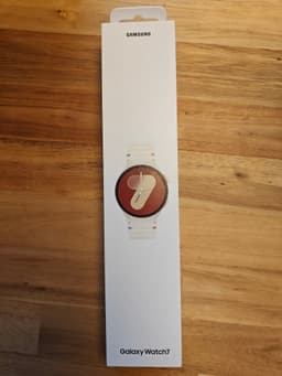 Helt NY Samsung Galaxy Watch7, 40 mm. Färg: Cream