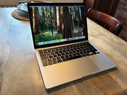 Apple MacBook Pro 13” Retina Touch Bar 2020 Defekt !