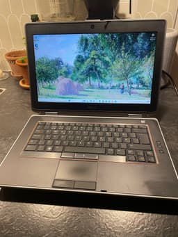 Grym Dell laptop. Windows 11. Intel Core i7. Office 19.