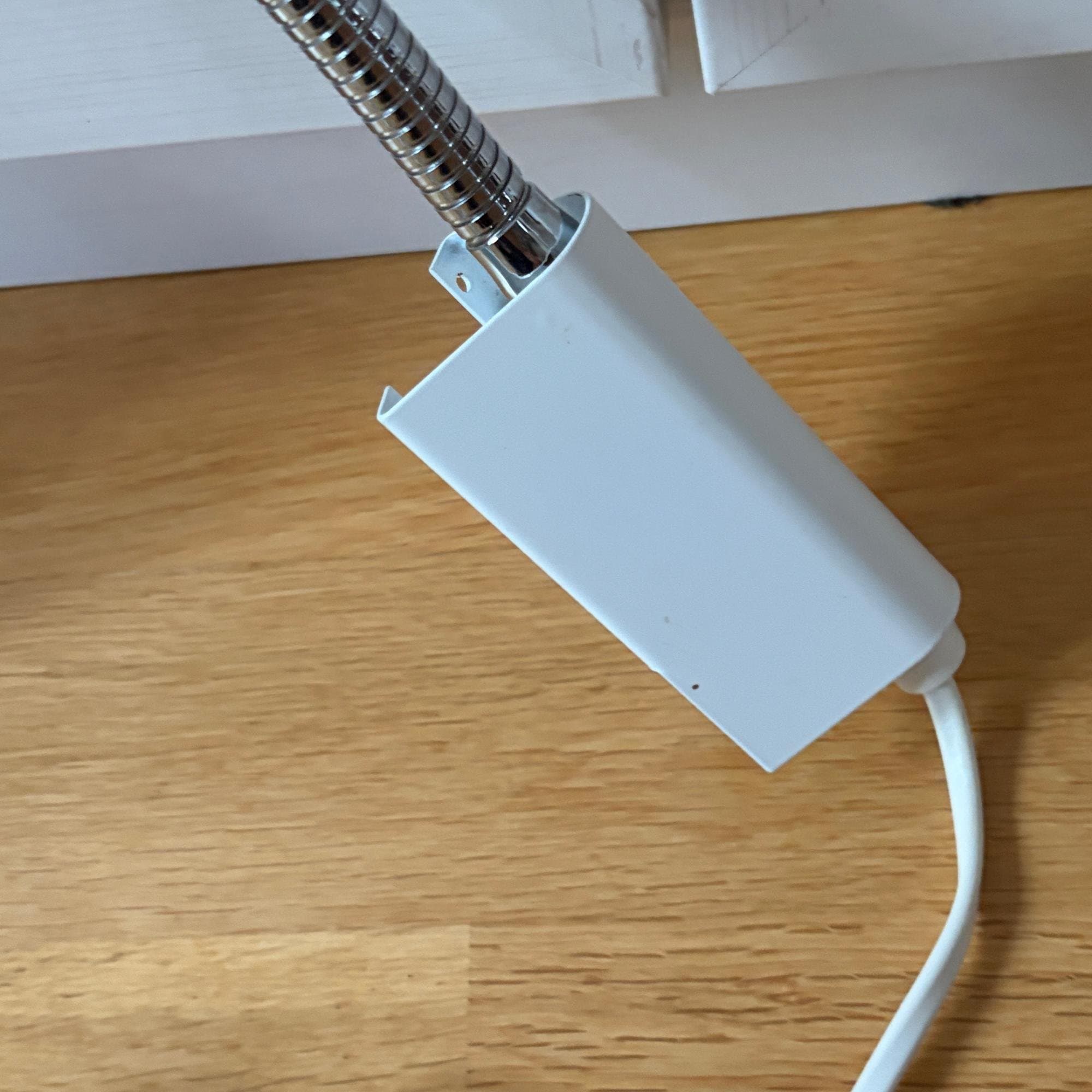 Sänglampa ,vägglampa vit Sway Flex från Belid V5024