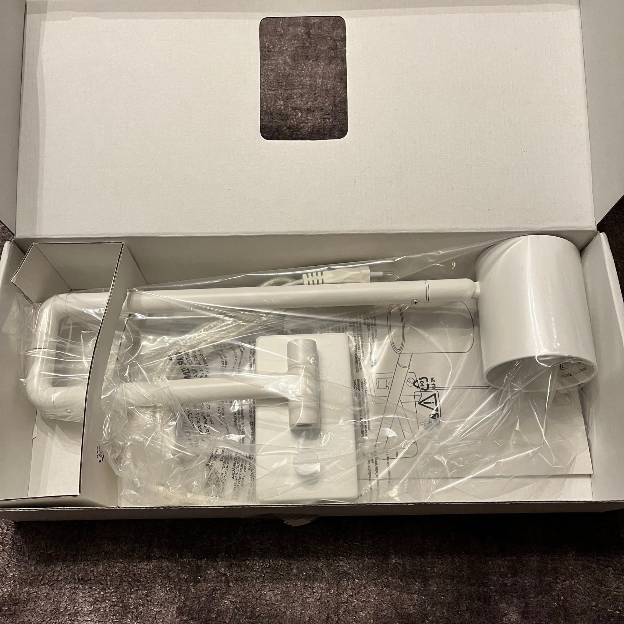 Nymåne vägglampa IKEA Oanvänd vit svängbar arm