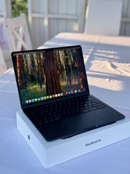 MacBook Air 13 tum M4 - 4 battericykler!