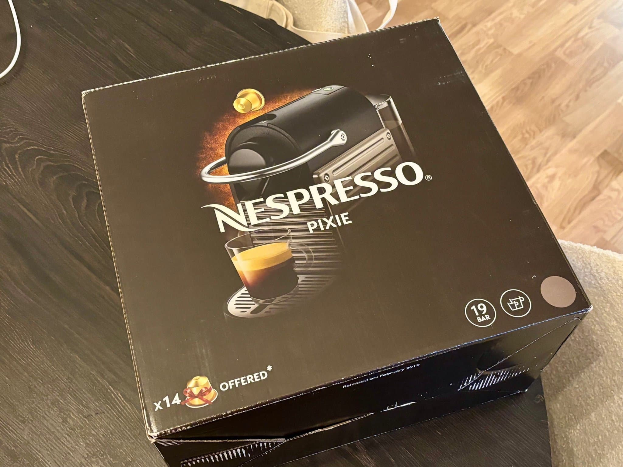 Nespresso Pixie Kaffemaskin + descaling kit, som ny, använd ibland