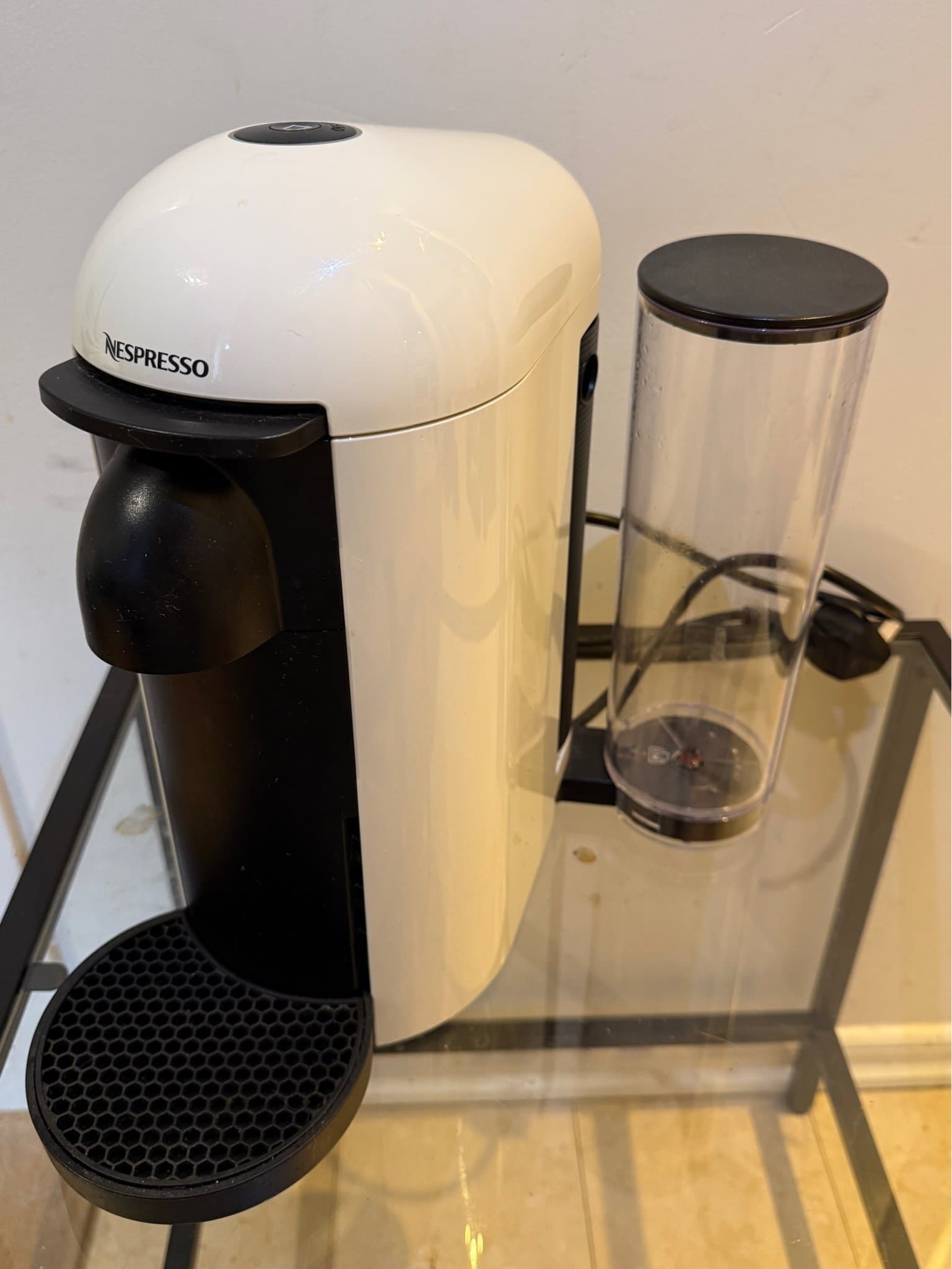 Nespresso Vertuo Plus Kaffemaskin (Vit)