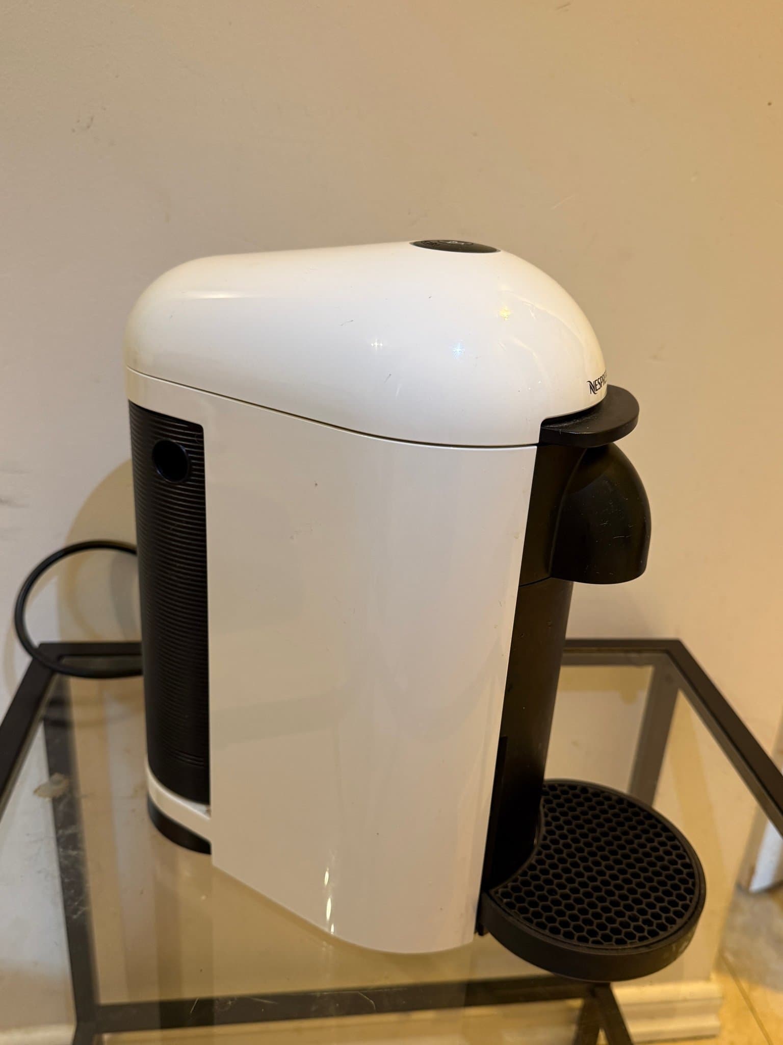 Nespresso Vertuo Plus Kaffemaskin (Vit)