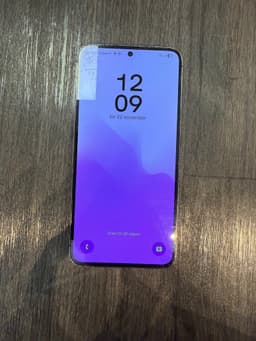 Samsung Galaxy S23 | + Trådlösa poddar mm.