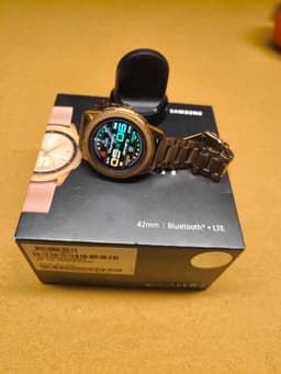 Samsung Smartwatch - 42mm Bluetooth + LTE