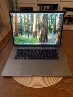 MacBook Pro 15”tum Touch Bar