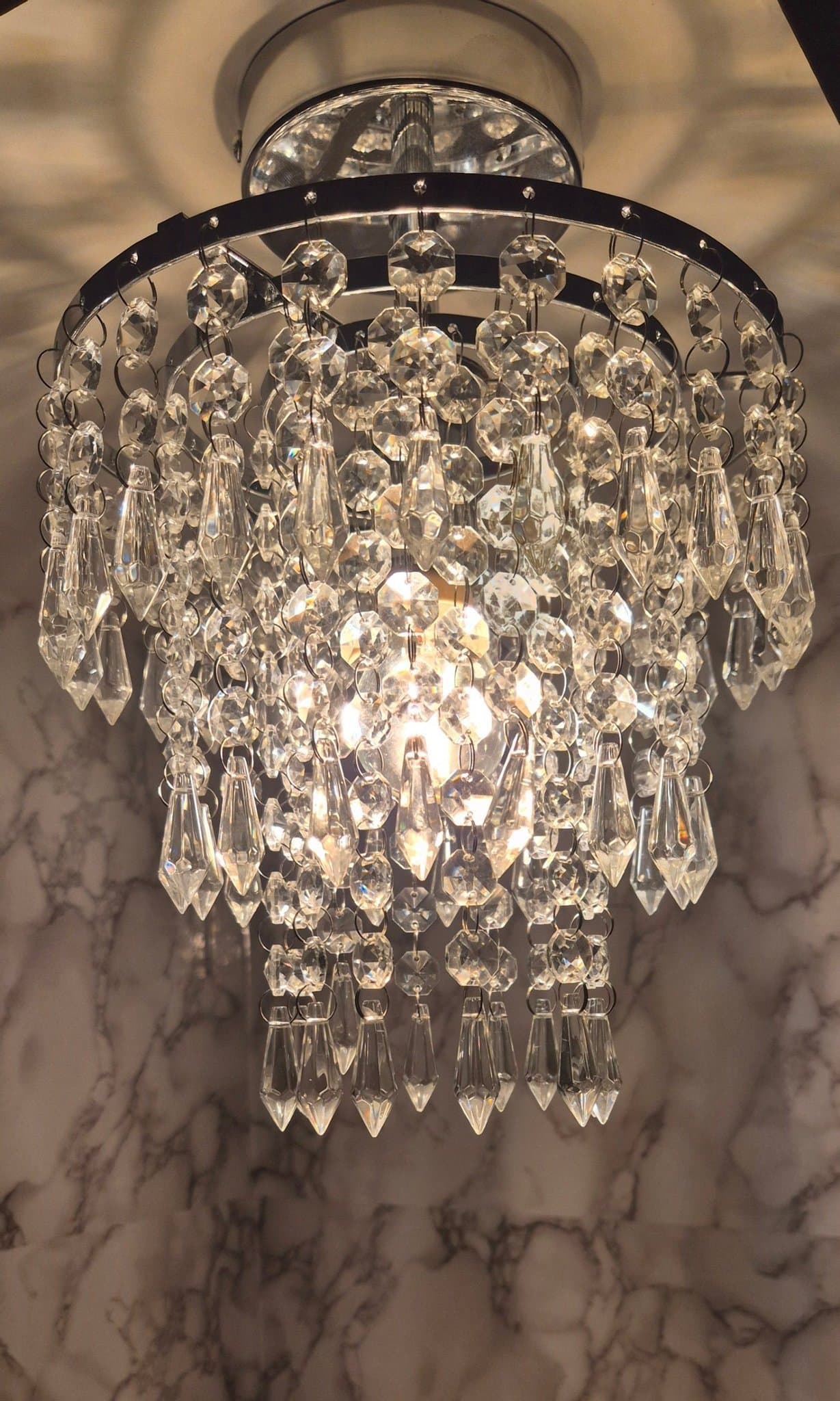 Modern kristallkrona – Lyxig taklampa för ett glamoröst hem