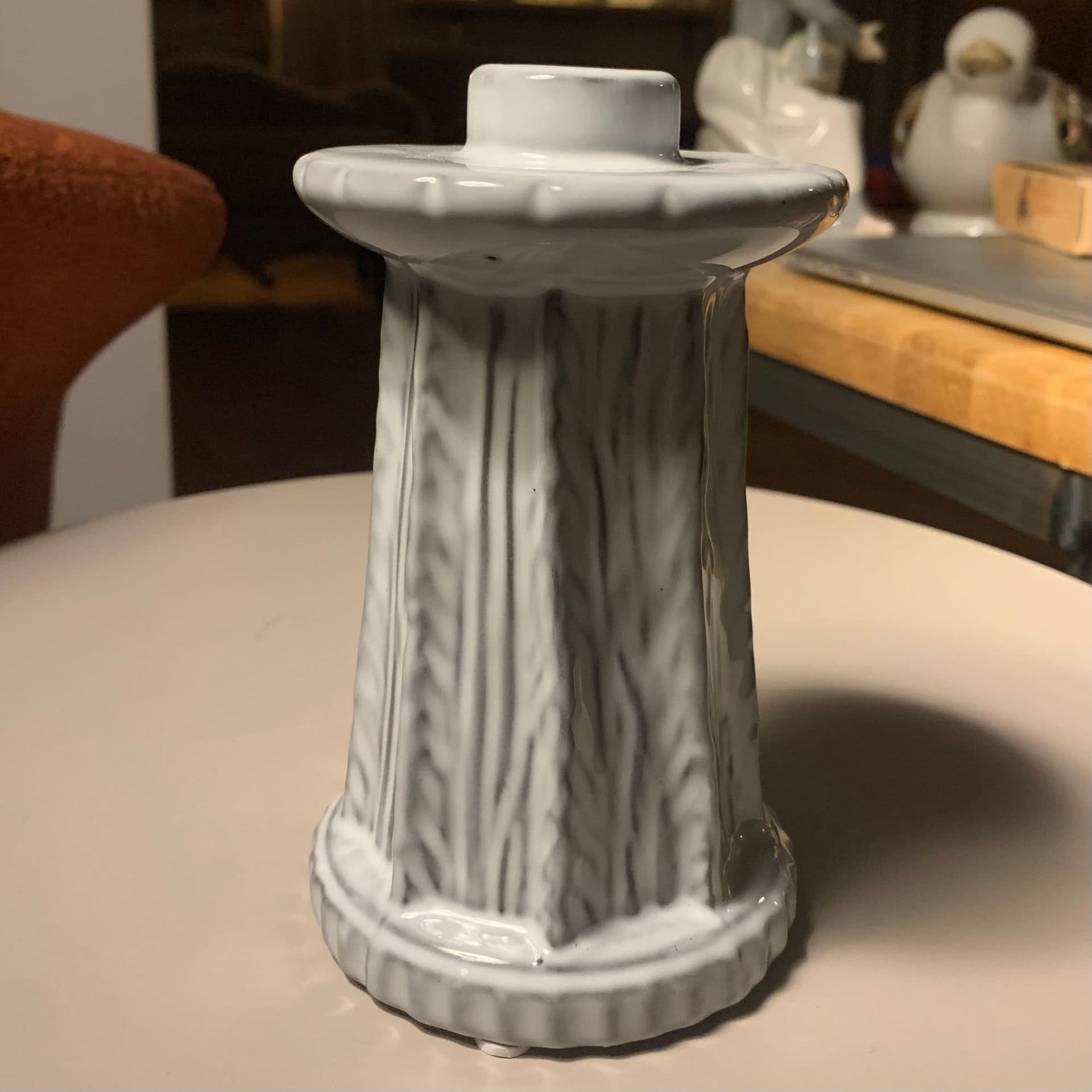 Ljusstake i vitglaserad keramik, kronljus
