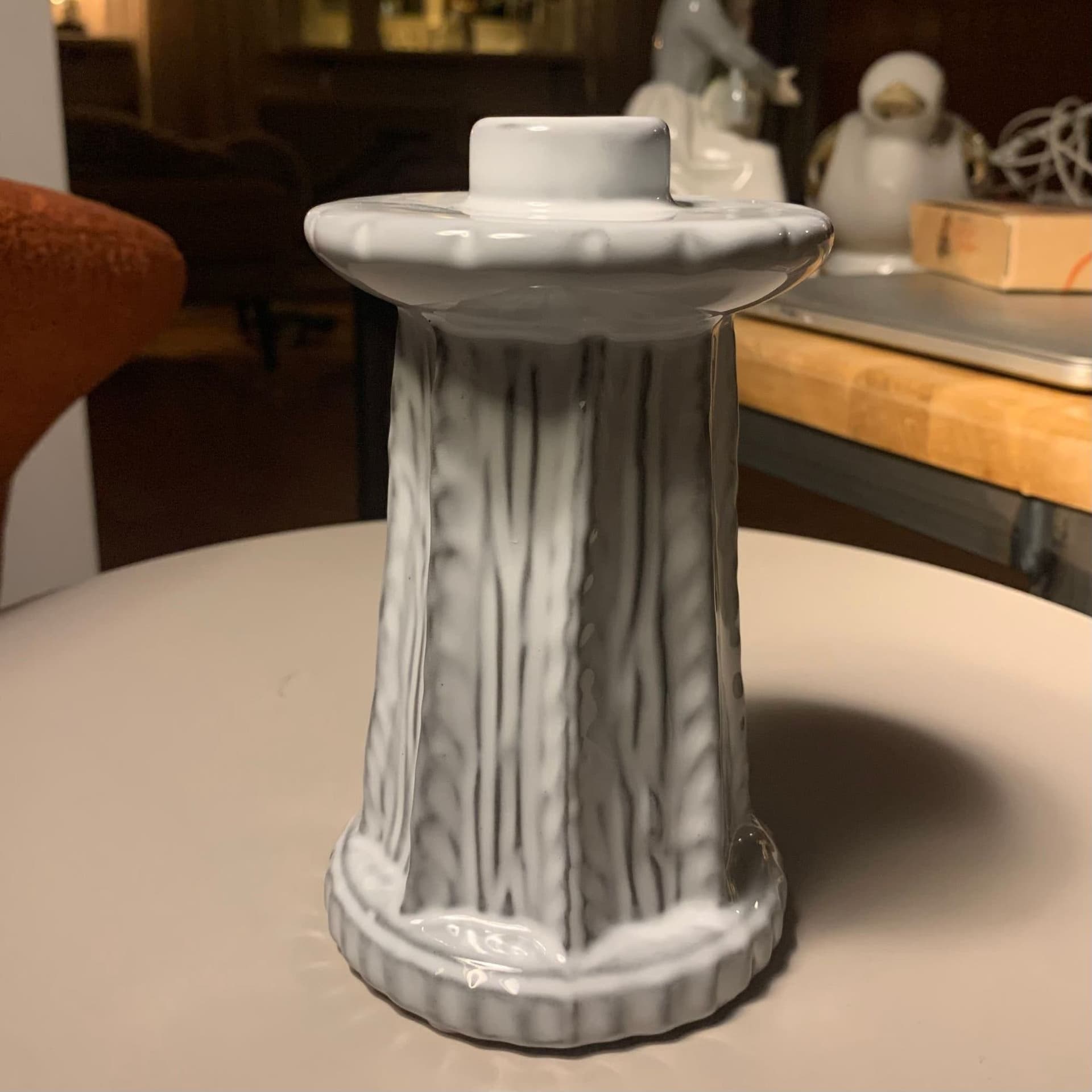 Ljusstake i vitglaserad keramik, kronljus