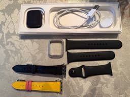 Apple Watch Series 5 40mm GPS black sport band + extra tillbehör