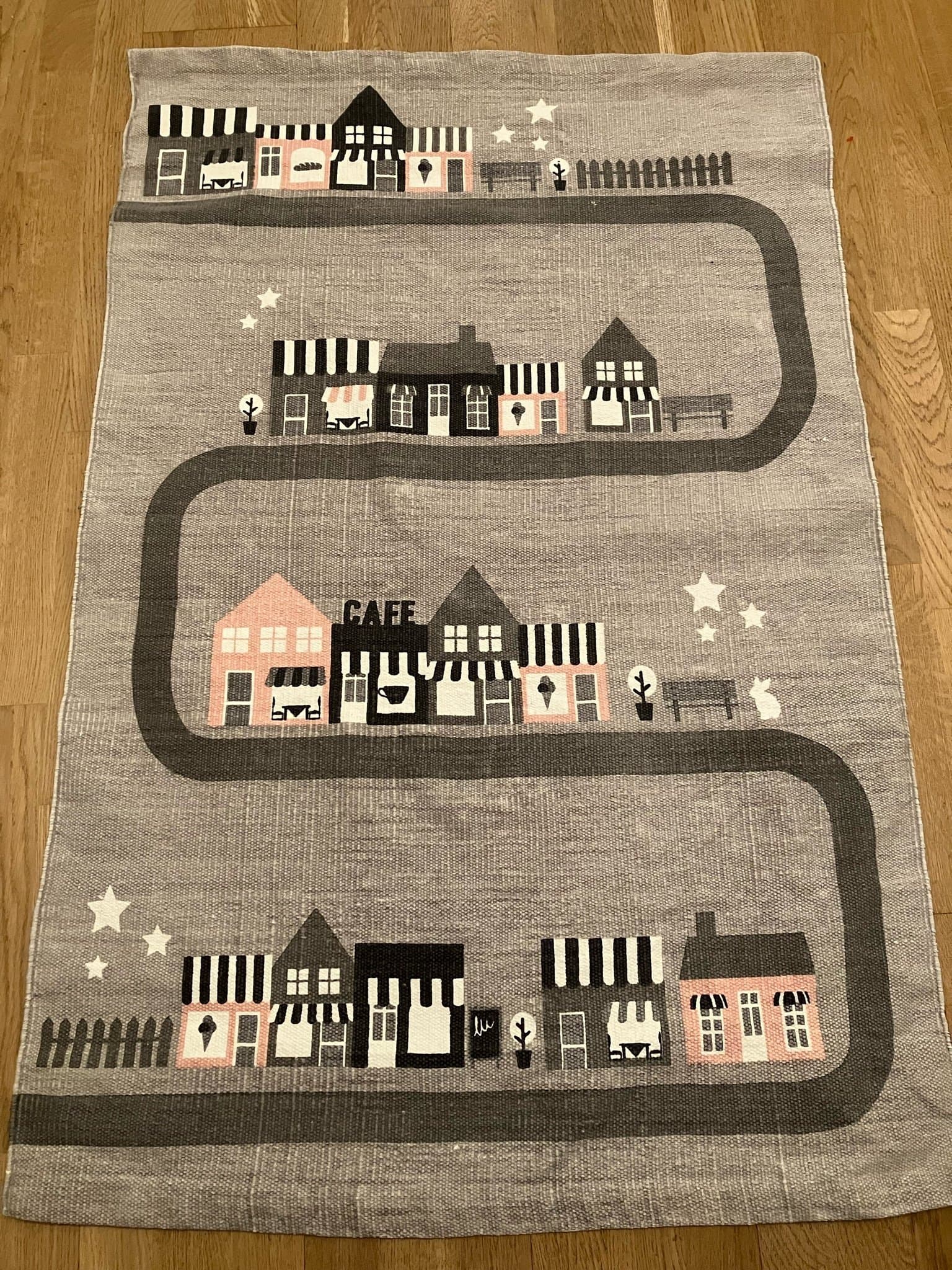 Matta H&M home med stadsmotiv fint skick