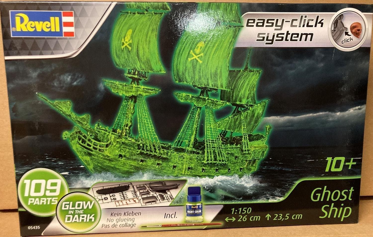 GHOST SHIP "GLOW IN THE DARK" Revell 1/150 OÖPPNAD