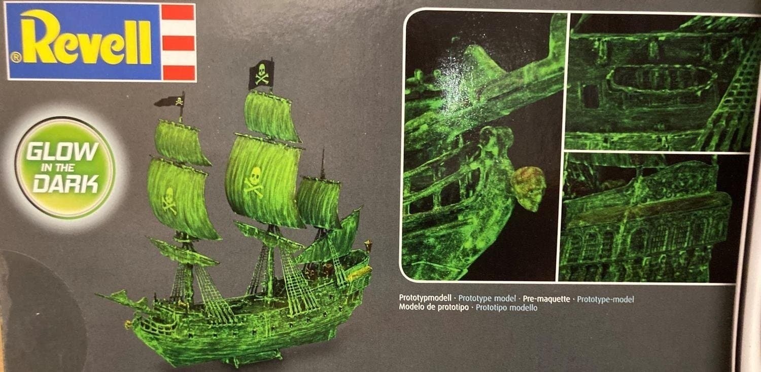 GHOST SHIP "GLOW IN THE DARK" Revell 1/150 OÖPPNAD
