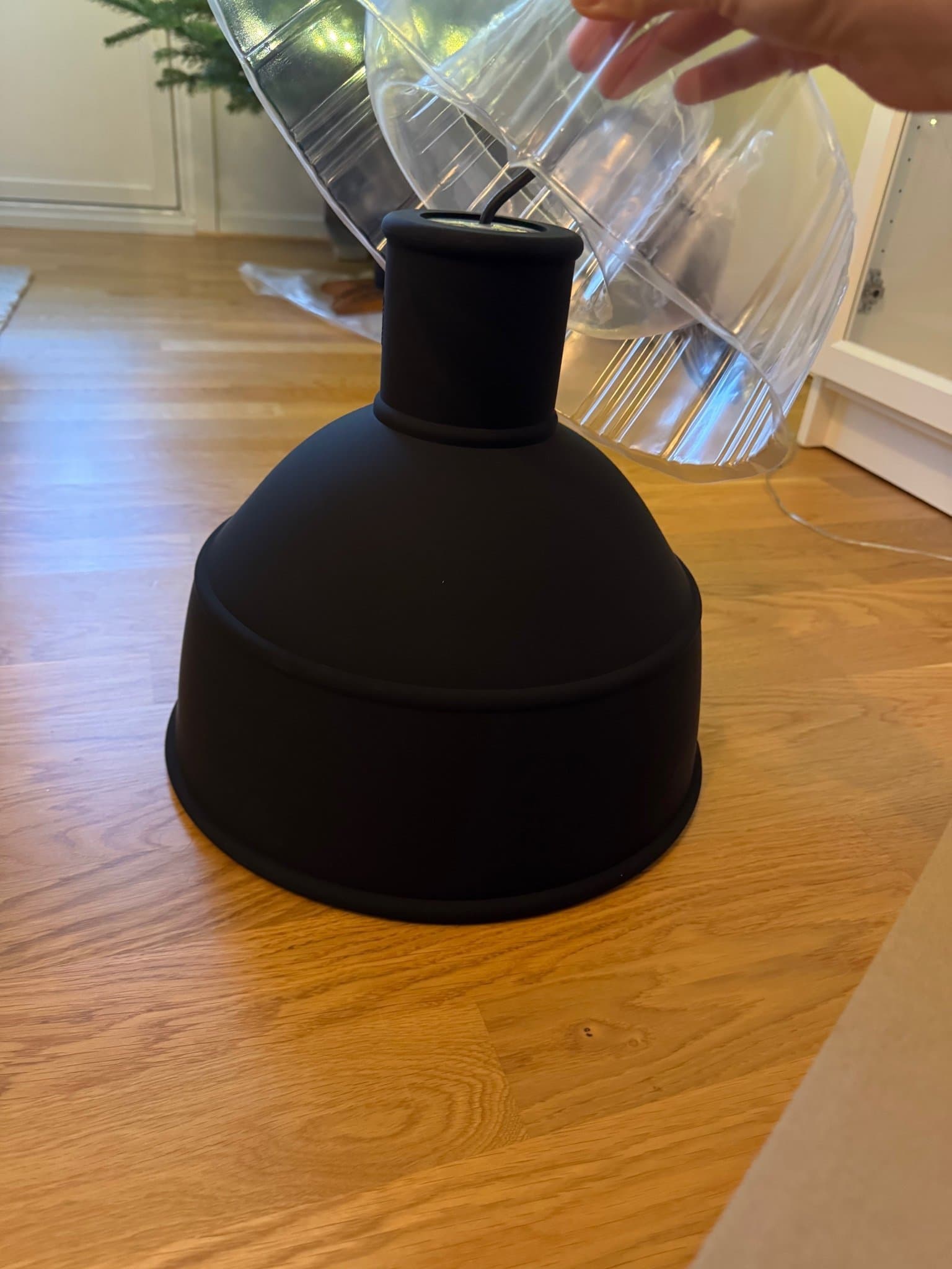 Muuto Mhy Taklampa - Svart