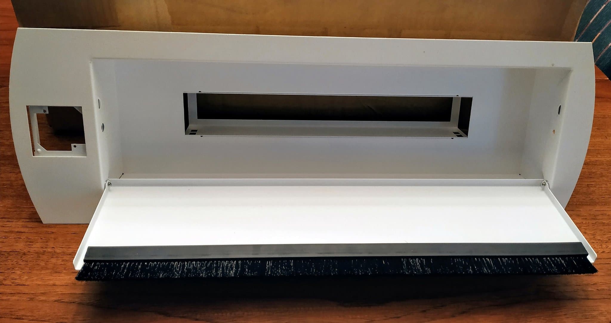 Kinnarps / CONI Bordsbrunn - stor modell RAL9003