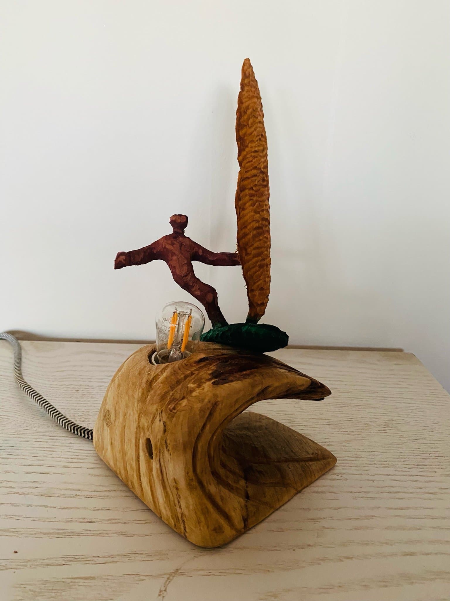 Unik lampa - Surfare på våg