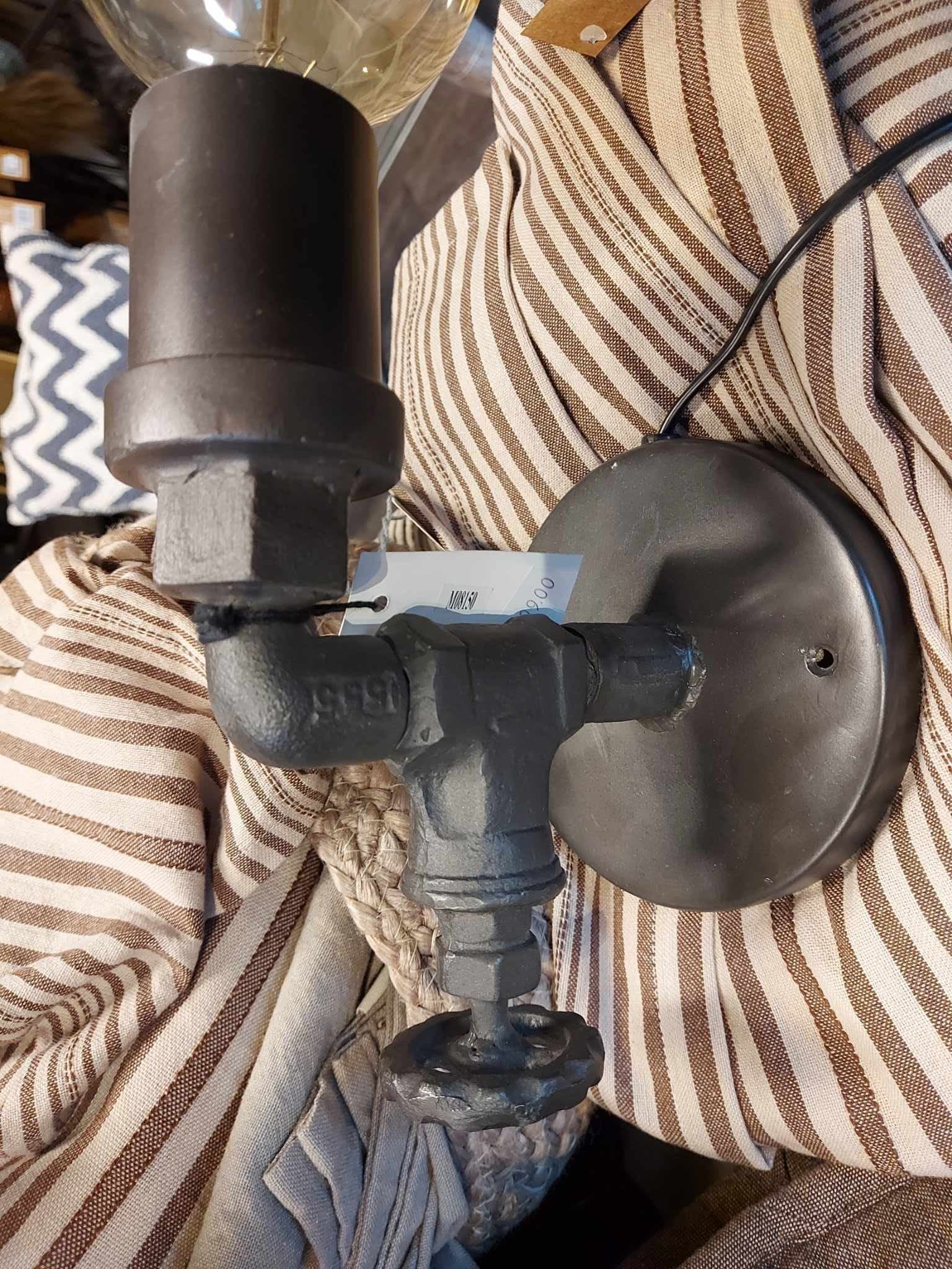 Industriell vägglampa