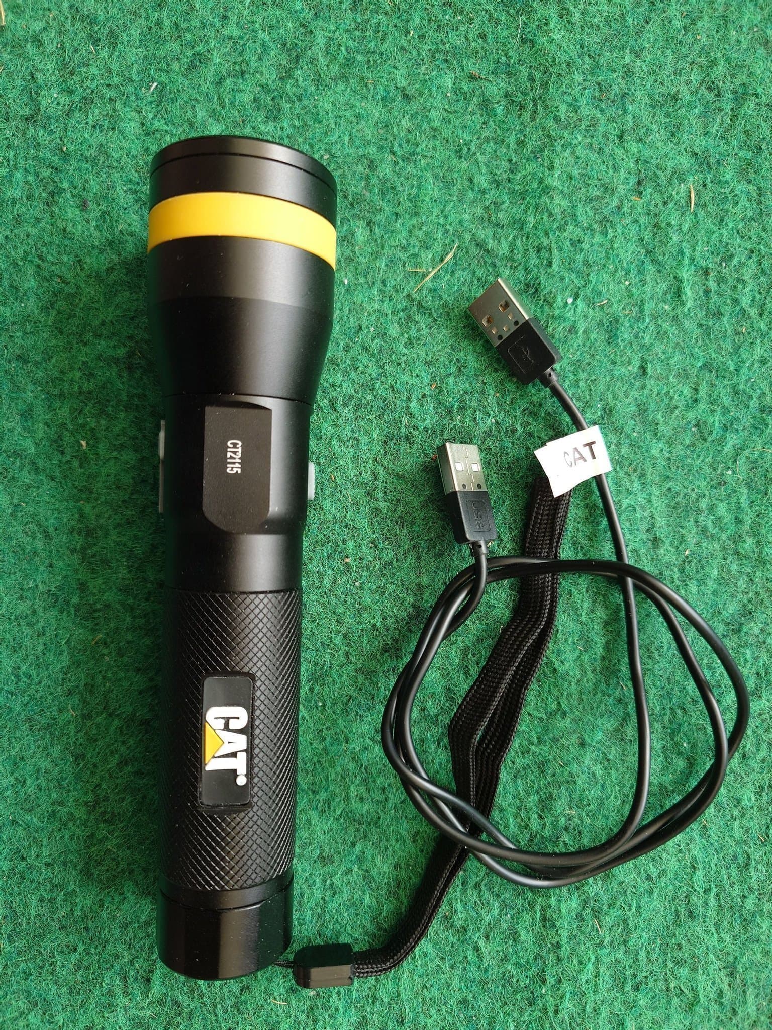 CAT CT2115 Taktisk Lampa Uppladdningsbar USB In+Out 1200lm