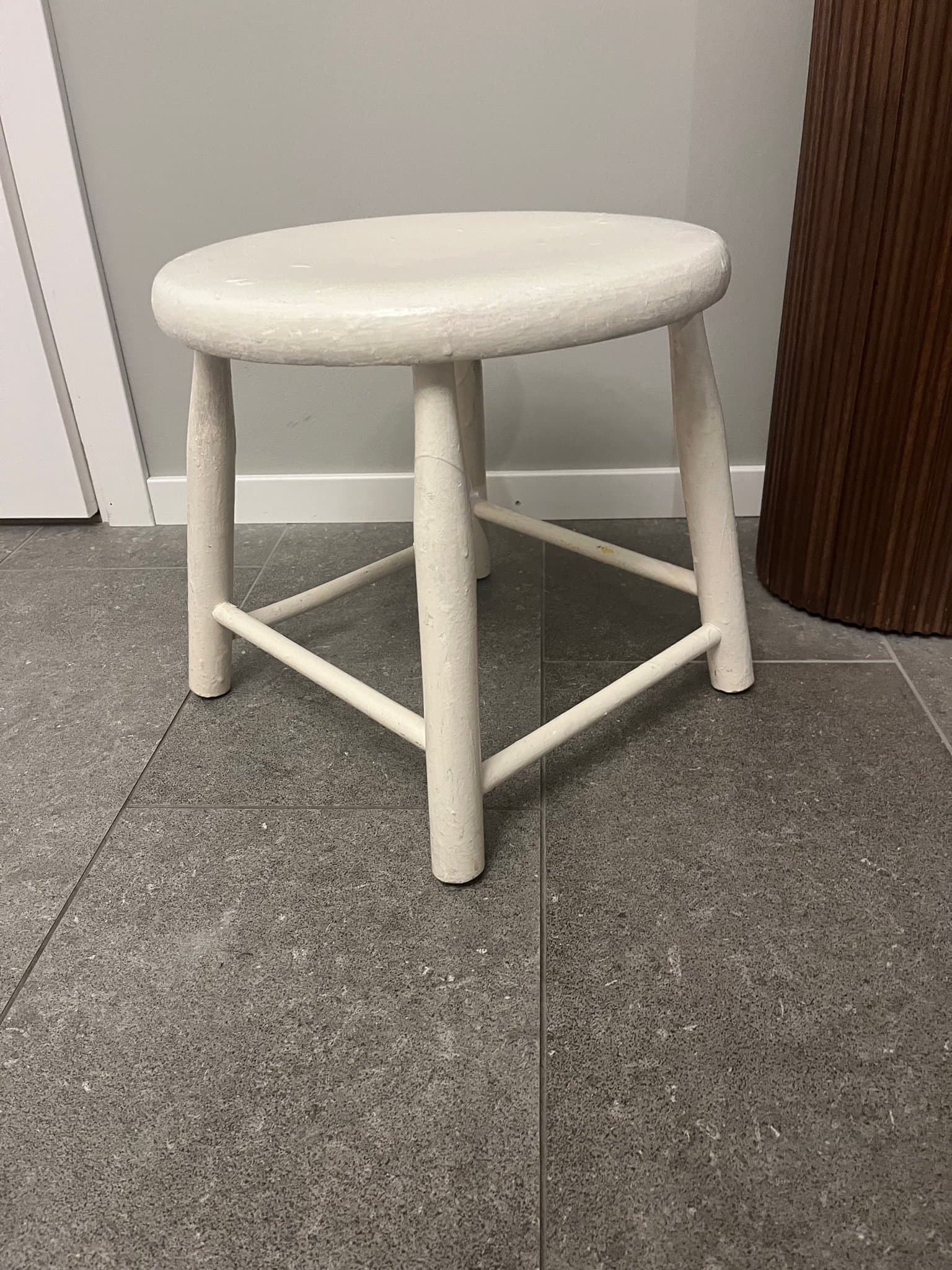 Vintage retro charmig vit pall klassisk design