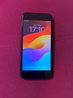 iPhone SE 2:e gen 2020. 64GB lagring. Fin skick. Bud från 1kr.
