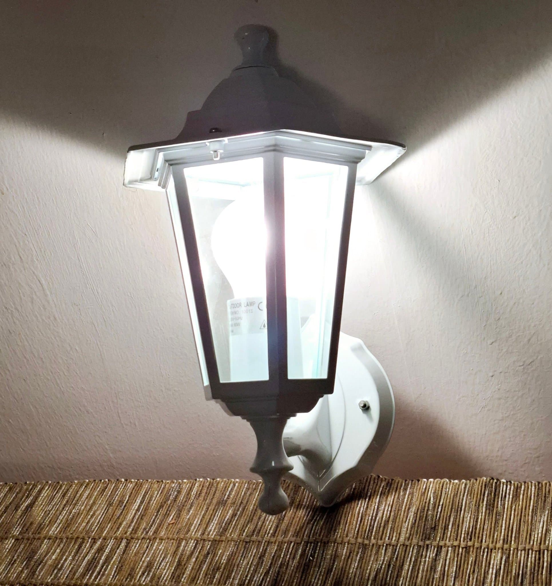 VÄGGLAMPA UTE METALL VIT UTELAMPA LYKTA METALLAMPA LAMPA UTELAMPA UTEBELYSNING