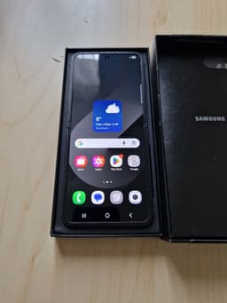 Samsung Galaxy Z Flip 6 5G 12/256GB-Olåst