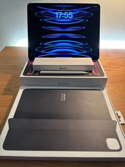 iPad PRO 12.9 WIFI 128GB (6th Gen) + Apple Pencil 2nd gen + iPad Smart Folio