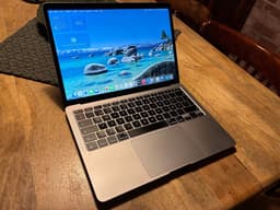 Apple MacBook Air 13” Retina M1