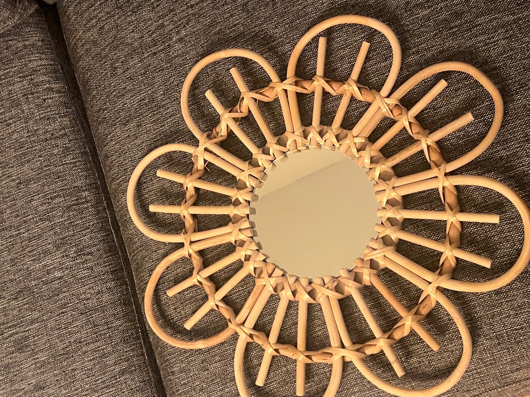 Dekorativ Spegel i Rattan