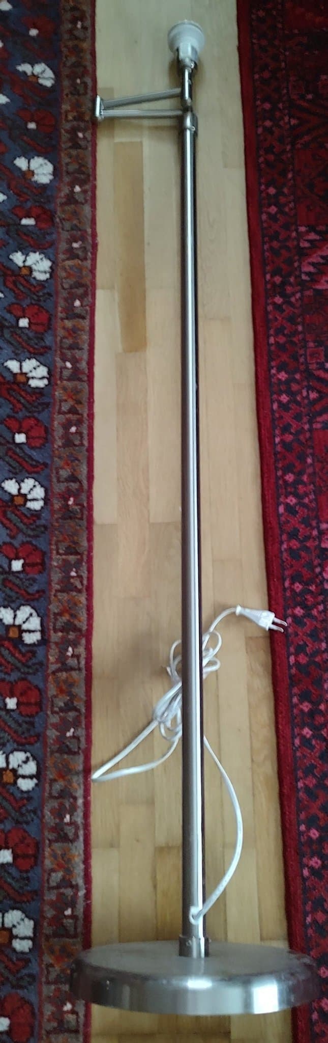 Golvlampa i metall från Ikea