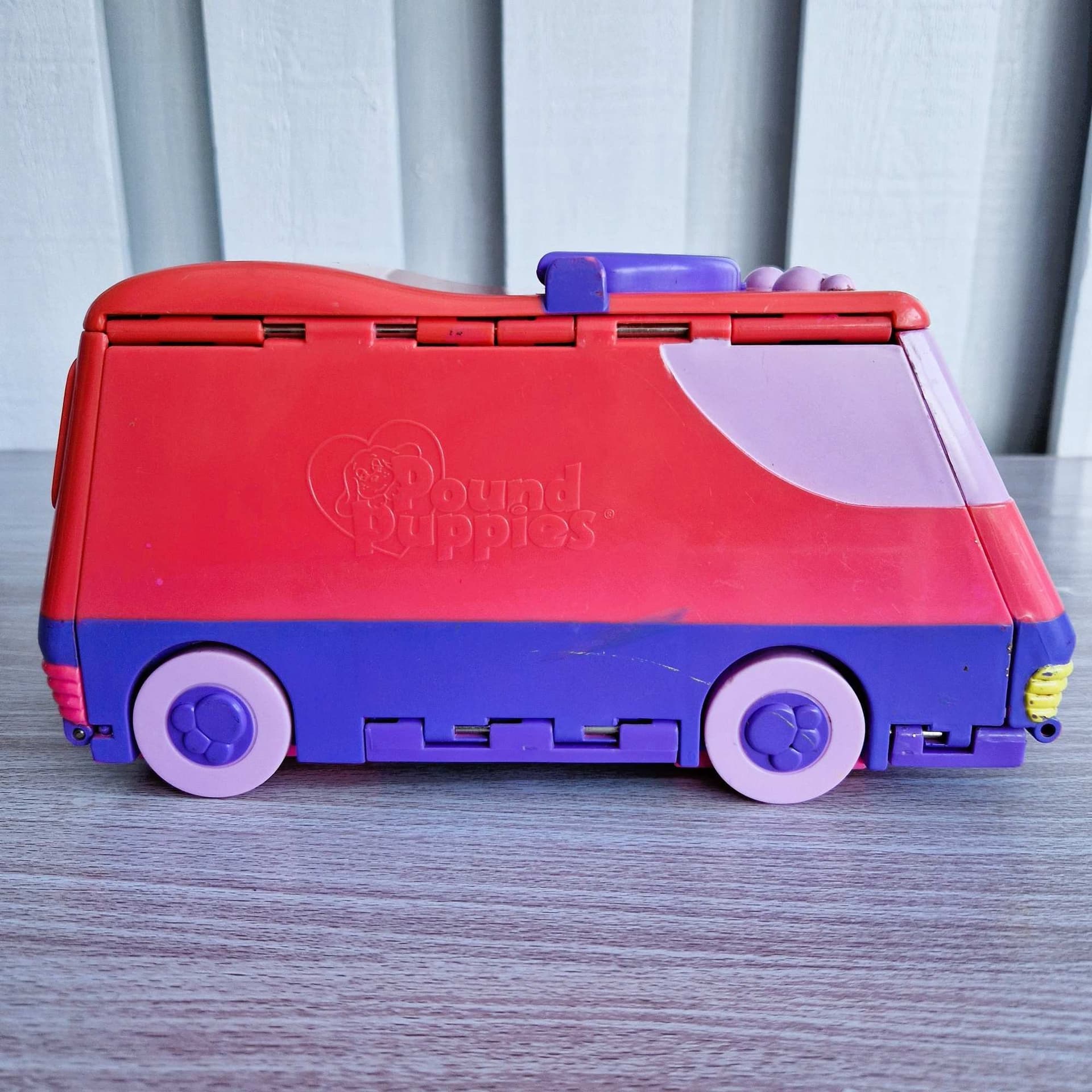 Pound Puppies City Pound Circus Van Playset 1995 Pink Purple Fold Out