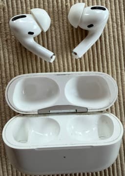 Apple AirPods Pro Generation 1