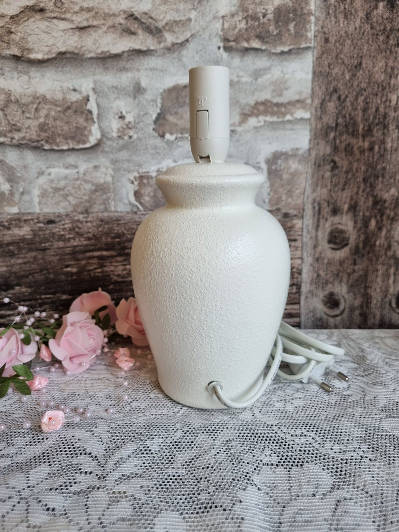 Lampfot i keramik ,Shabbychic,Vitt Rosor,Romantiskt