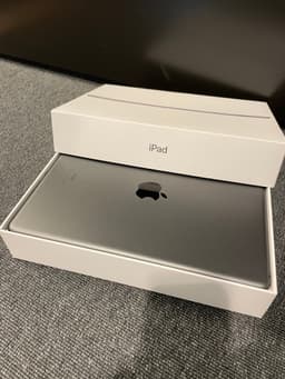 Apple iPad 8 generation A2270 32GB - spricka