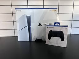 PlayStation 5 Standard 1TB + Ny Svart DualSense | 3 års garanti