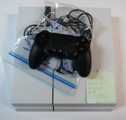 PlayStation 4; PS4 (Konsol + handkontroll)