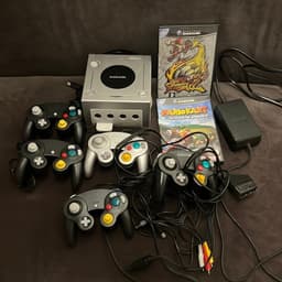 Nintendo GameCube med spel och handkontroller
