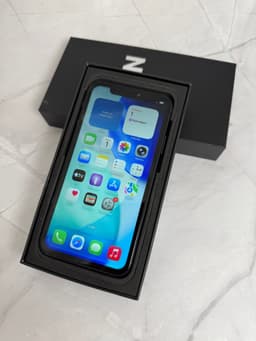 iPhone 11 - 100% batteri - ny skärm