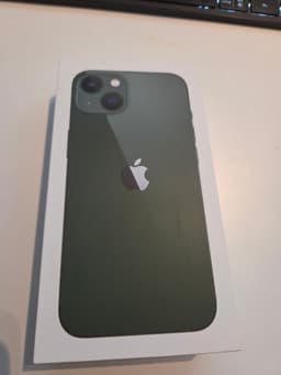 iPhone 13 128GB nyskick med skål, kabel och skydd