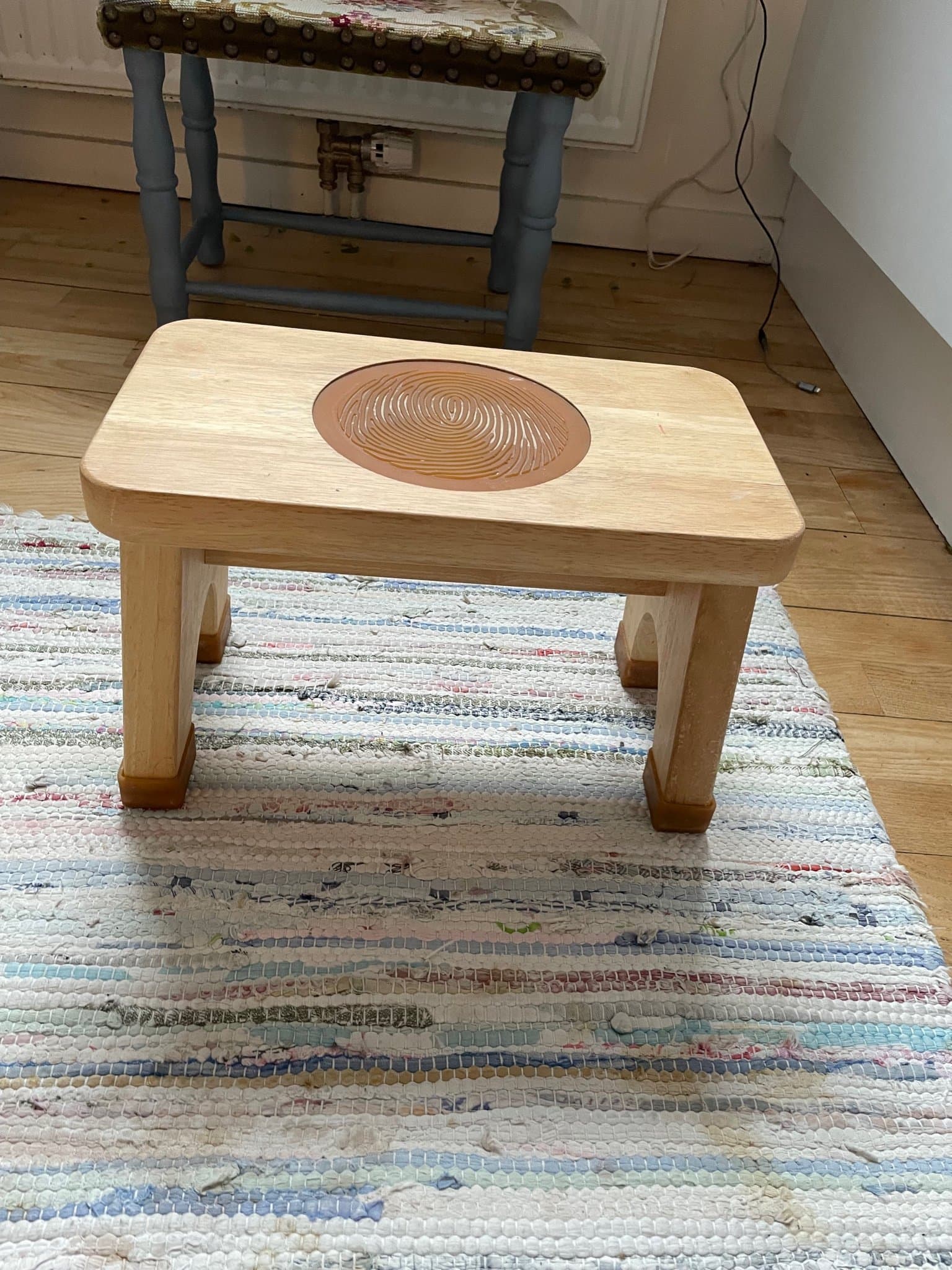 Taburet i træ