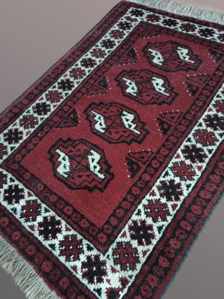 ÄKTA HANDKNUT ORIENTALISK DÖRRMATTAN