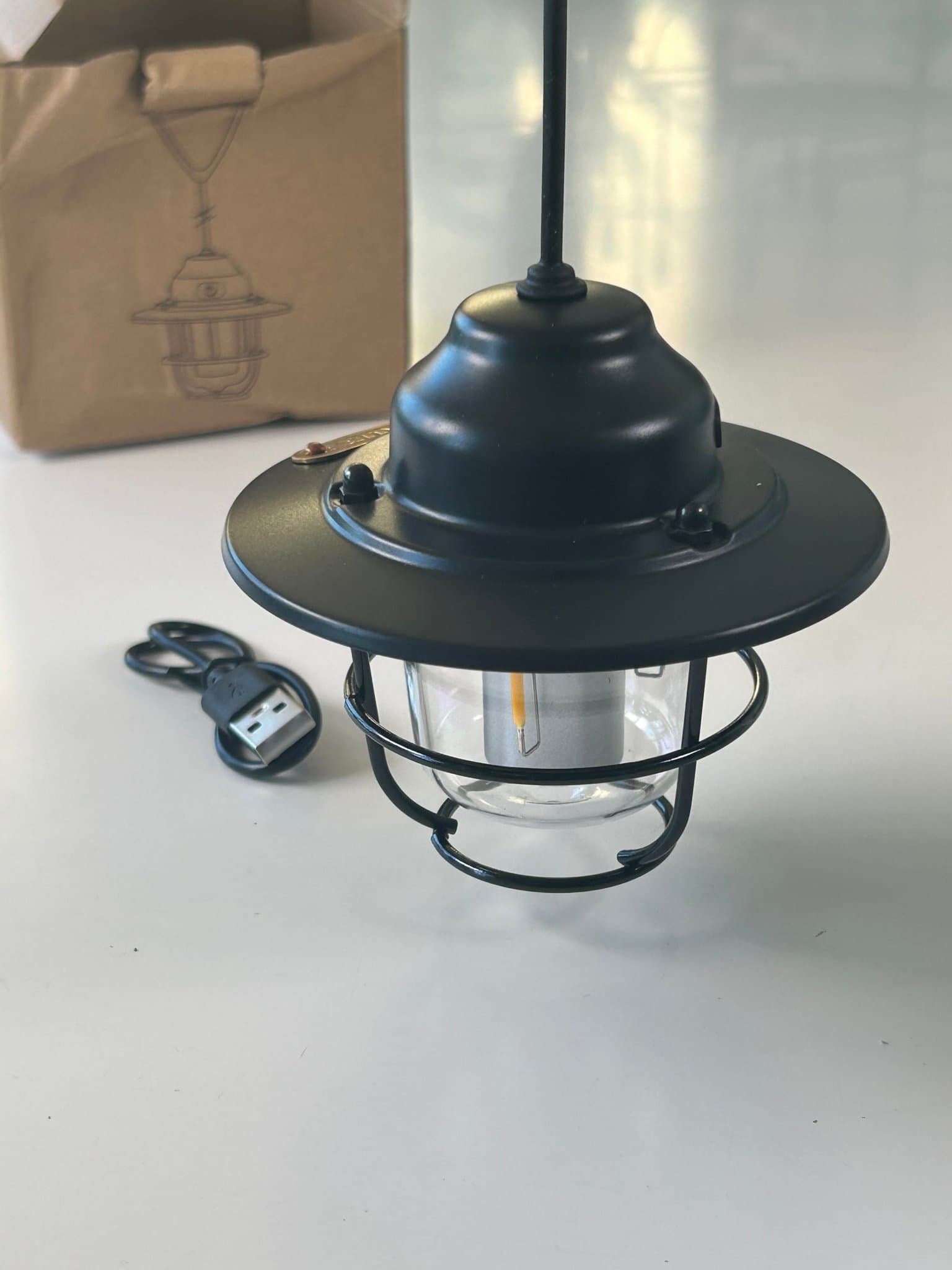 USB uppladdningsbar LED-lykta / minilampa – svart metall-look