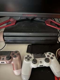 Playstation 4 Pro med spel