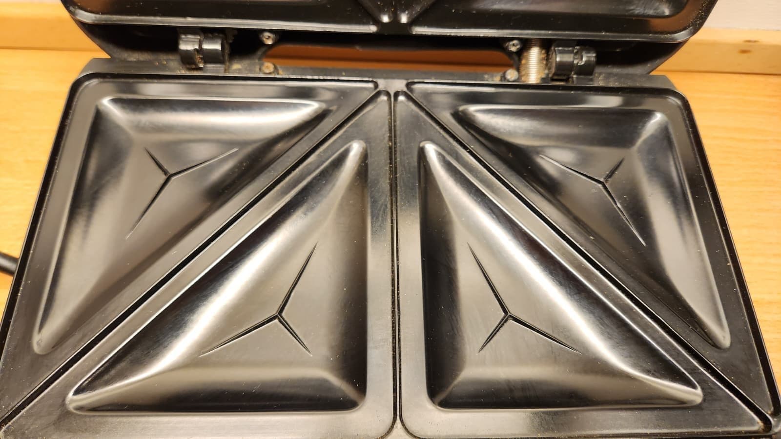 Emerio Smörgåsgrill för 2 stora mackor (700W)