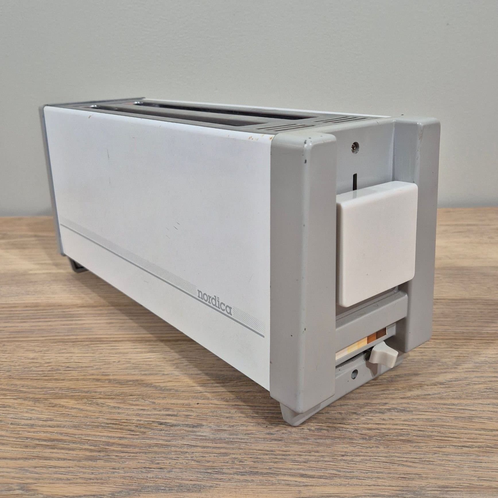 Nordica Brödrost - 4 Fack Fack / Bröd - Retro - 1400W