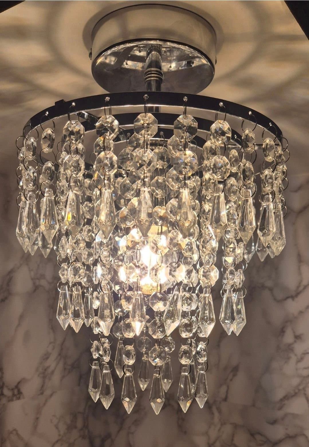 Modern kristallkrona – Lyxig taklampa för ett glamoröst hem