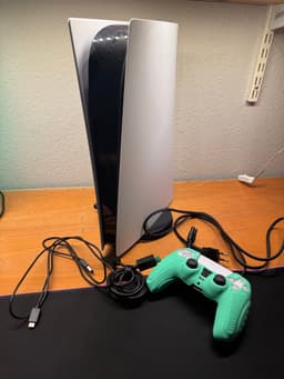 PlayStation 5 Digital Edition + silikonöverdragBeskr