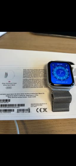 Apple watch 40 mm boett – Aluminium, modell MYEF2KS/A. OBS: Medföljer laddar